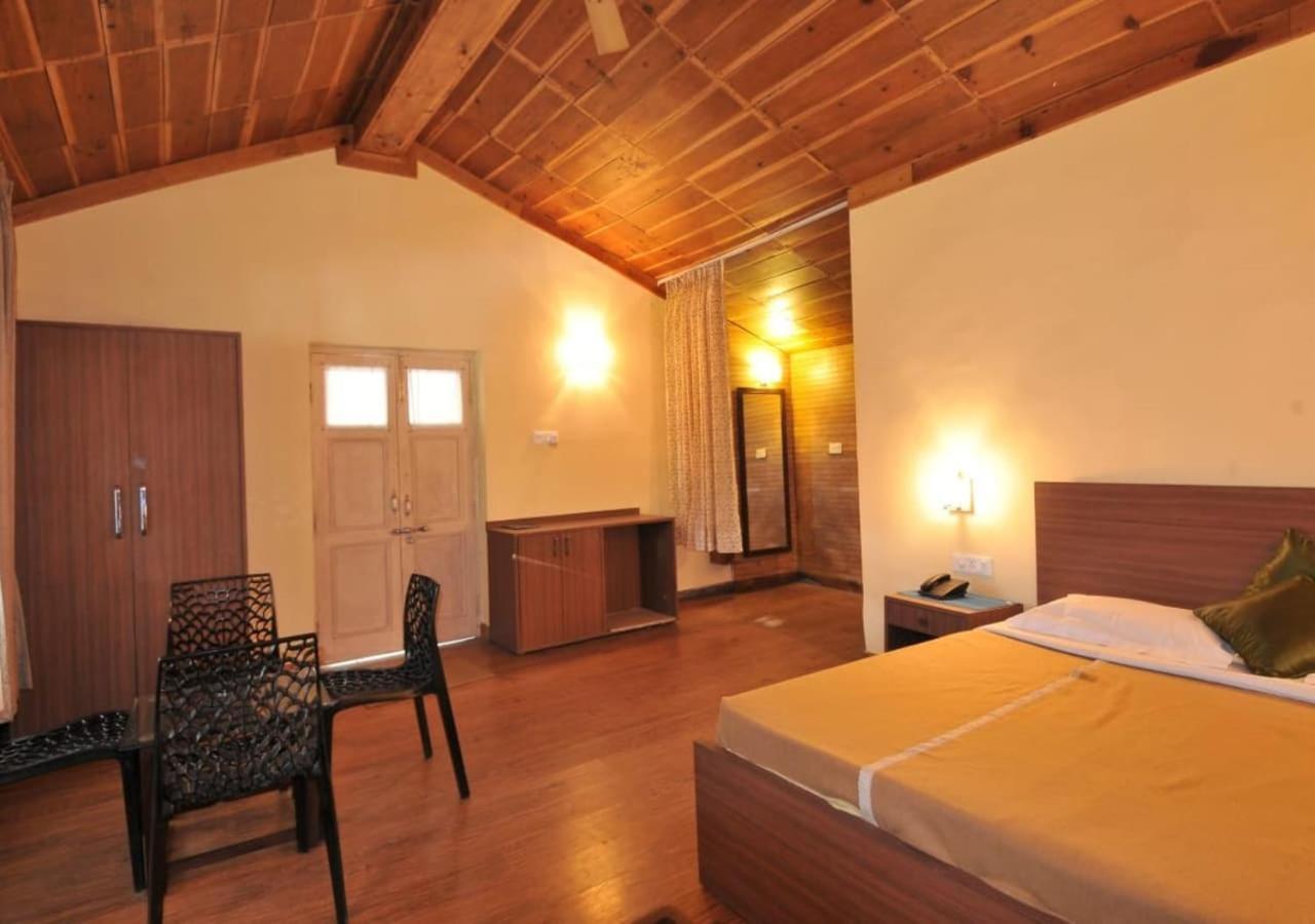 The Lake Resort Naukuchiatal Экстерьер фото
